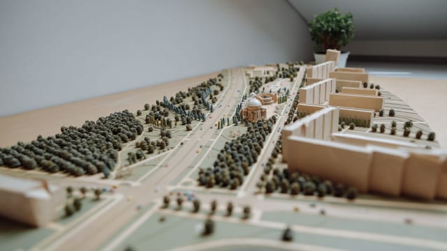 Urban planner in front of a city model